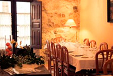 Dining area in Candelario hotel